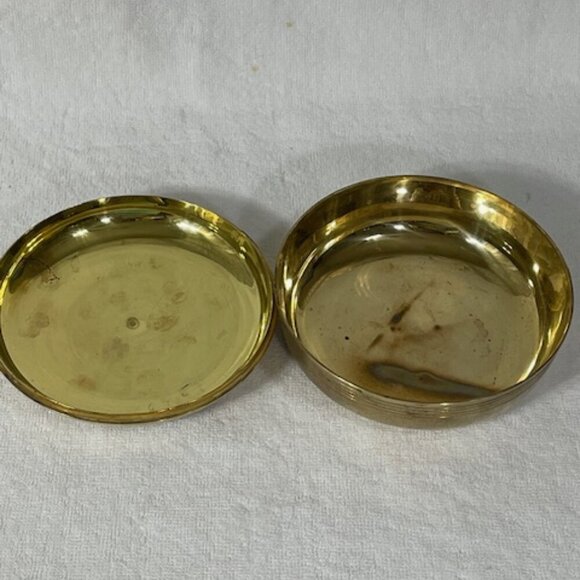 Vintage brass and enamel trinket box. Bird theme. - Picture 3 of 6